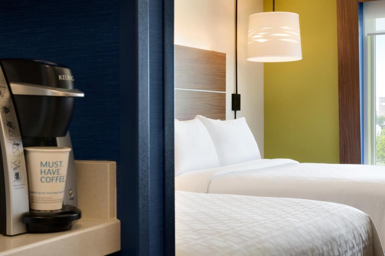 Hotel Express & - Airport Trail Ne By Ihg 3*