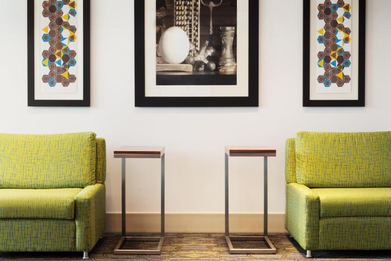 Express & - Airport Trail Ne By Ihg 3* Calgary